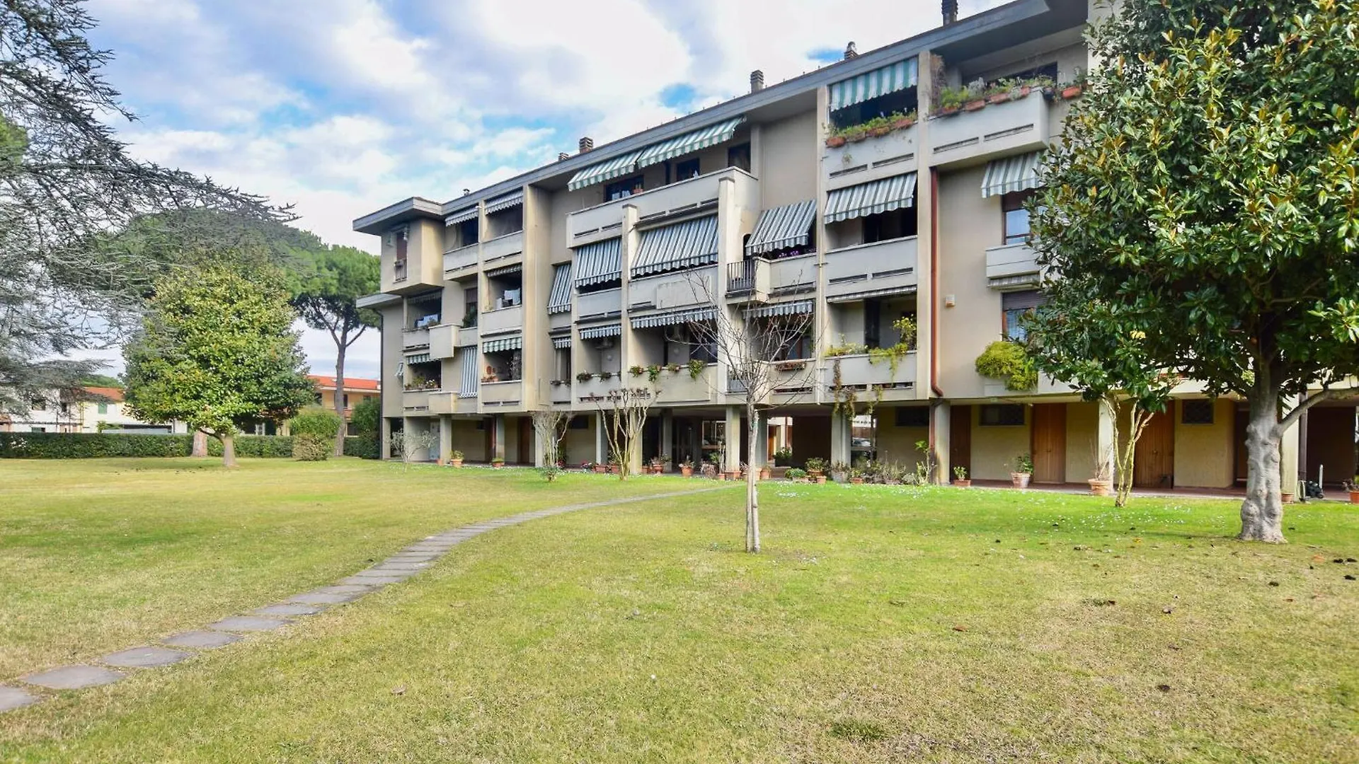 2 Bedroom Gorgeous Apartment In Lido Di Camaiore
