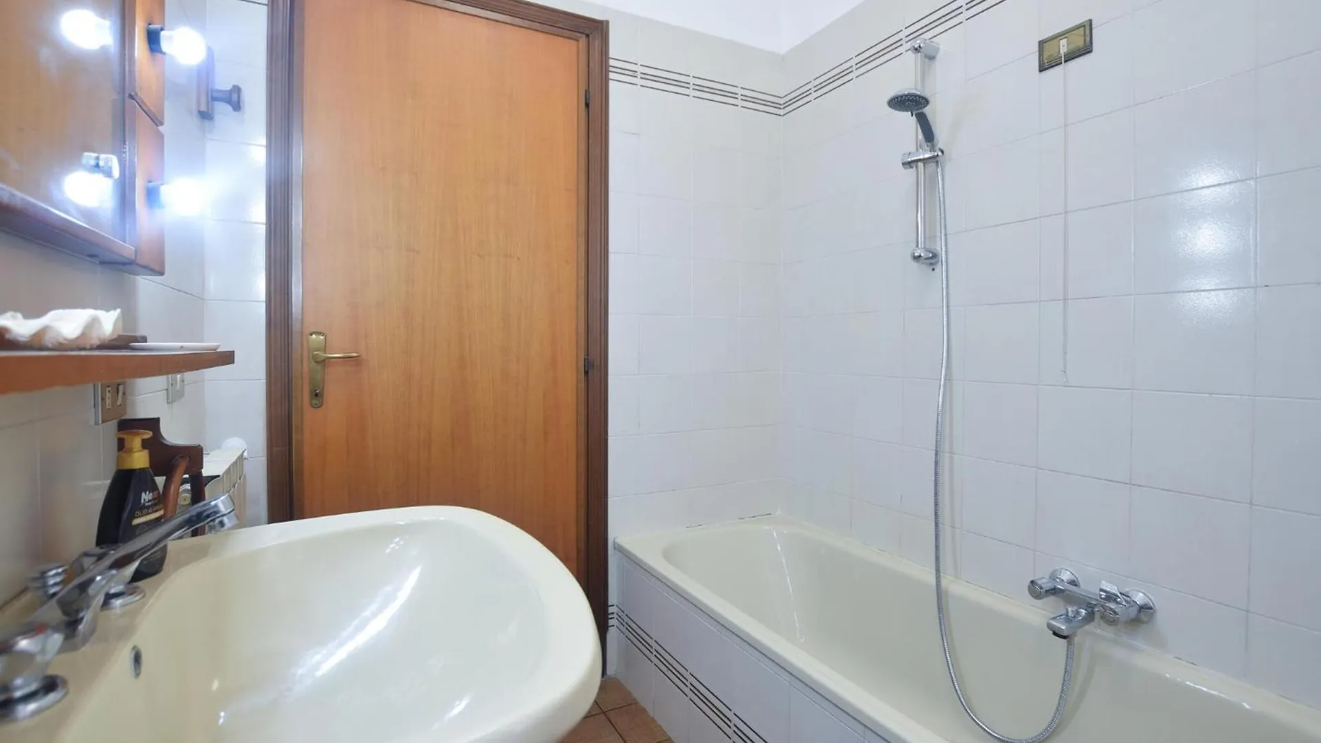 2 Bedroom Gorgeous Apartment In Lido Di Camaiore 0*,