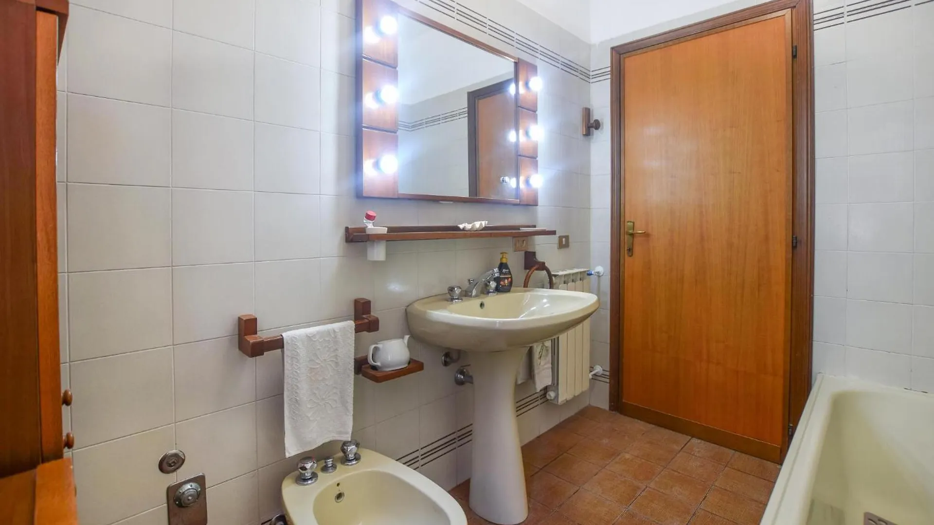 2 Bedroom Gorgeous Apartment In リド・ディ・カマイオーレ